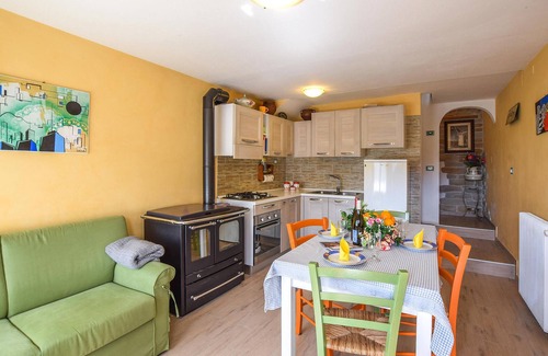 Sovramonte House | Colorful Getaway in Nature: Perfect for Families & Pets