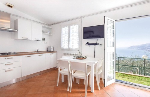 Camogli House | Explore 1 Bedroom Accommodation in Ruta di Camogli -GE-