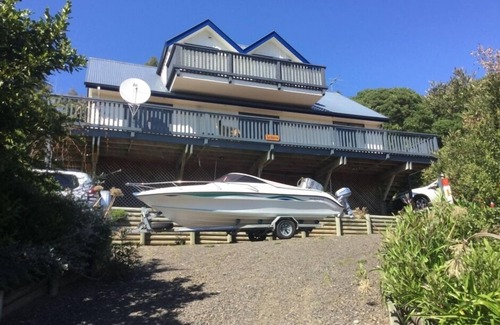 Akaroa House | Welcoming House: Bright Holiday Home with Pool & Parking