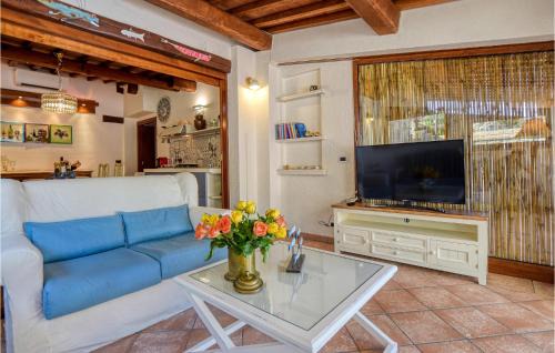 Castiglione della Pescaia House | Inviting 2 Bedroom Home with Pool in Castiglione Della Pesc