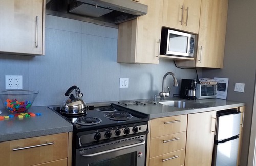 Joshua Tree Apartment | Immaculate Guest Studio in Joshua Tree with Breakfast & Kitchen