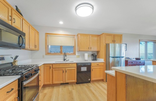 Markesan House | Escape to a Lakefront Haven at Green Lake Retreat