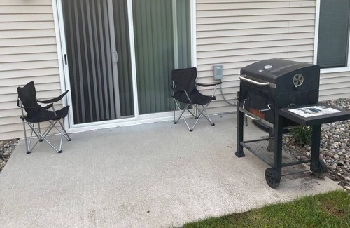 Macomb House | Conveniently Located Hotel for a Family-Friendly Retreat