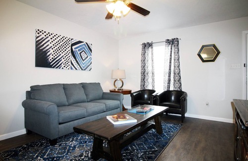 Lake Charles House | Prime Location with 2 Bedrooms & Kitchen - Guest Rated 9.8