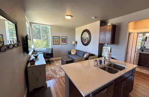 Southern Crossing House | Prime Location: River Trail & Old Mill District Getaway