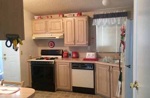 Parker Strip House | Inviting Long-Term Snowbird Rental with Ocean View Amenities