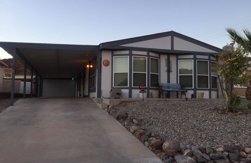 Parker Strip House | Inviting Long-Term Snowbird Rental with Ocean View Amenities