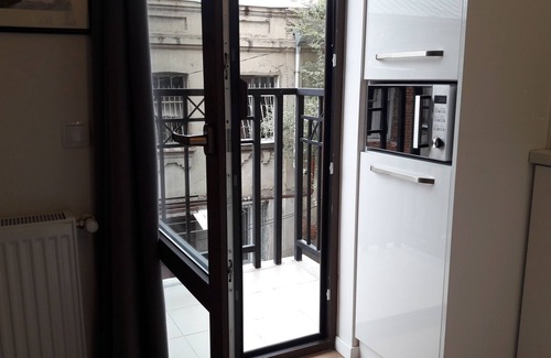 Avlabari House | Cozy Flat with Kitchen & Breakfast in Tbilisi's Heart