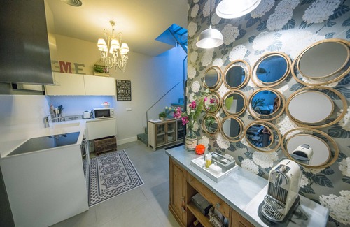 Alfalfa House | Stunning Penthouse with Cathedral Views and Prime Location