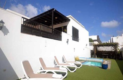 Puerto del Carmen Villa | Inviting Villa Tacataca in Puerto del Carmen with Pool Table