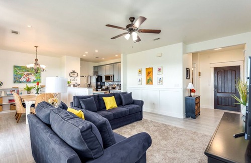 Jonestown Condo | Inviting Villa at Hollows Resort with Lake Views & Pools