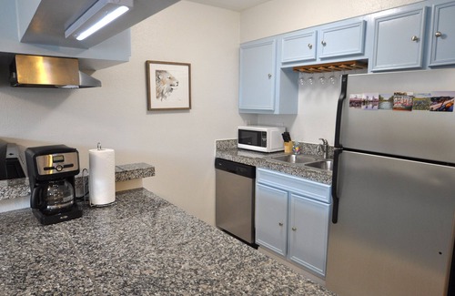South Lamar Condo | Inviting SoLa Central Austin Condo with Pool & Spa