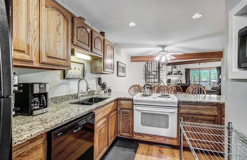 Silverthorne Condo | Guest Rated 9.8: Inviting Condo with Scenic Lake Views