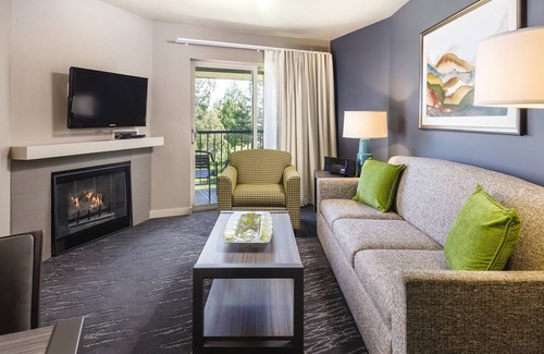 Redmond Resort | Inviting Escapes: Relax by the Pool Year-Round!