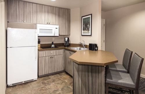 Redmond Resort | Inviting Escapes: Relax by the Pool Year-Round!