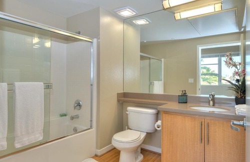 Pico Apartment | Spacious 2 Bedroom Suite with Pet-Friendly Amenities