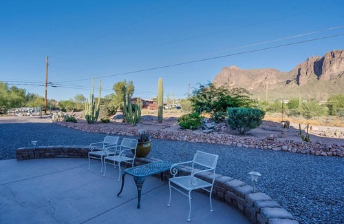 Apache Junction House | Awesome views of the Superstition Mountains!