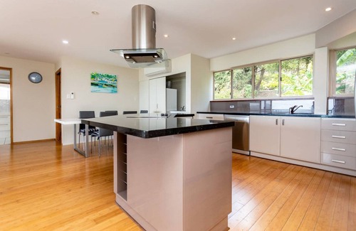 Cannonvale Apartment | Unforgettable Views at Elsheby with Spa & Hot Tub Access