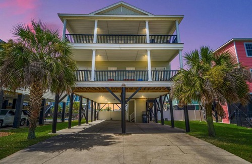 Garden City House | Incredible Views with Family-Friendly Amenities