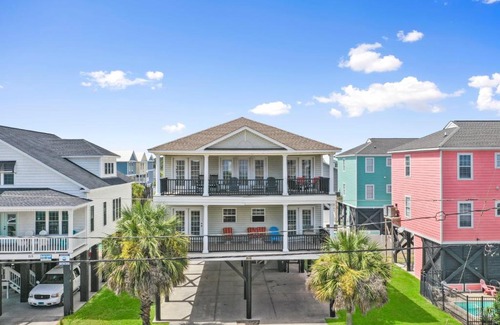 Garden City House | Incredible Views with Family-Friendly Amenities