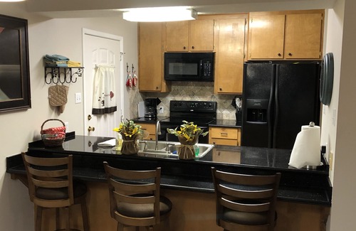 Brookeland House | Pet-Friendly Waterfront LakeHouse with Pool & Spa Amenities