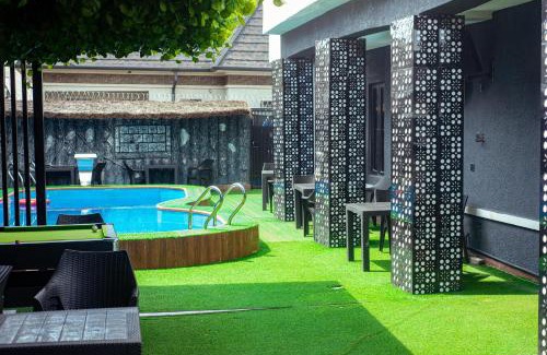 Asaba Hotel | Awhite hotel and suite