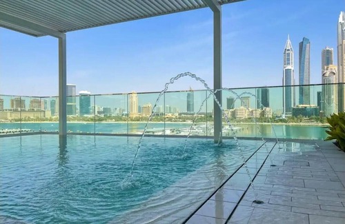 Palm Jumeirah Apartment | AWS Holiday Homes - Modern Sunrise Apartment