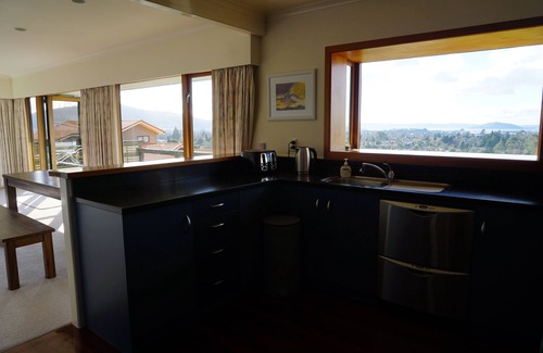 Rotorua House | Exclusive Aww Sheep: Panoramic Ocean View & Spa Retreat