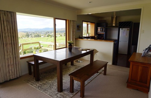 Rotorua House | Exclusive Aww Sheep: Panoramic Ocean View & Spa Retreat