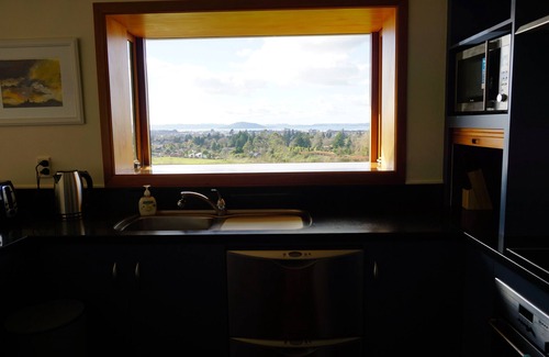 Rotorua House | Exclusive Aww Sheep: Panoramic Ocean View & Spa Retreat