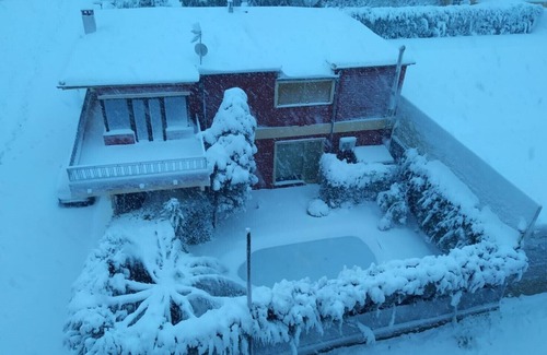 Biar Ski Chalet | AXIER-1 Villa: Private Pool, Garden & Ideal for 8 Guests