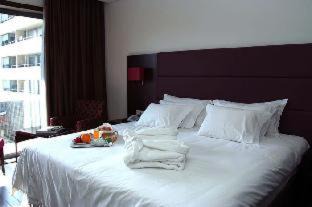 Sao Mamede de Infesta Hotel | Relax at Axis Porto Business & Spa Hotel with Pool Access