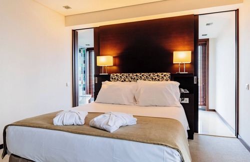 Sao Mamede de Infesta Hotel | Premier Axis Porto Business & Spa Hotel with Pool and Dining