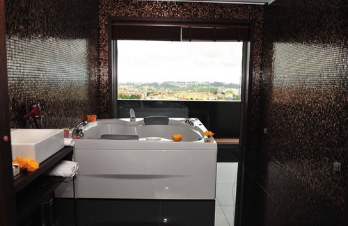 Sao Mamede de Infesta Hotel | Premier Axis Porto Business & Spa Hotel with Pool and Dining