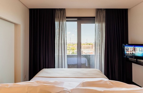 Sao Mamede de Infesta Hotel | Premier Axis Porto Business & Spa Hotel with Pool and Dining