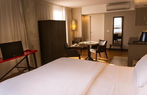 Ciudad Vieja Hotel | Stylish Stay at AXSUR Design Hotel with Hot Tub & Dining