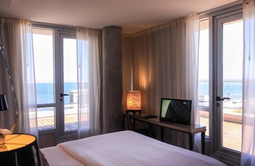 Ciudad Vieja Hotel | Stylish Stay at AXSUR Design Hotel with Hot Tub & Dining