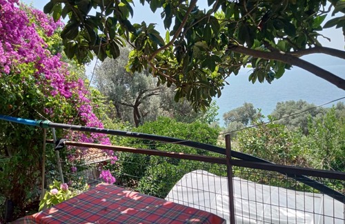 Mentese Apartment | Cozy Stay at Ayşen Ablanın Yeri with Oceanfront Access