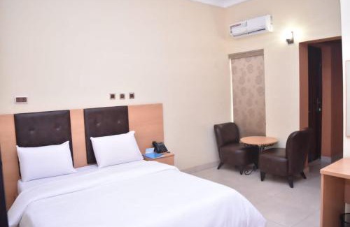 Ibadan Hotel | Discover AYAAKAJE GUEST HOUSE: 4-Star Family-Friendly Stay