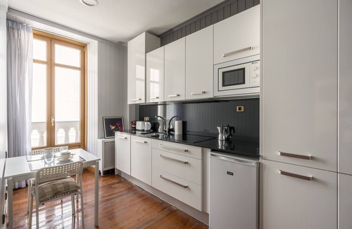 Bilbao City Centre Apartment | Experience AYALA: Rated 9/10 with Spa & Family Amenities