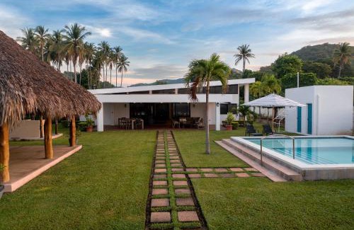 Las Piedronas House | Unforgettable Stays at Ayanna Beach Home - 4-Star Paradise