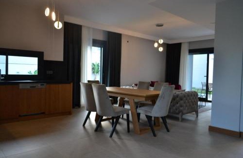 Cesme Villa | Modern Ayayorgi Rooms with Pool and Family-Friendly Amenities