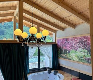 Ardesen Hotel | Guest Rated: Ayder Vip River with Hot Tub & Family-Friendly Amenities