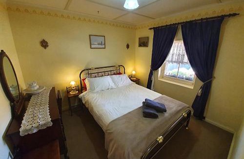 Burra House | Historic Ayers Burra Cottage: Family-Friendly Retreat