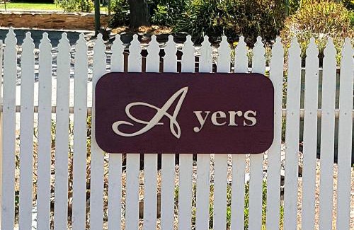 Burra House | Historic Ayers Burra Cottage: Family-Friendly Retreat