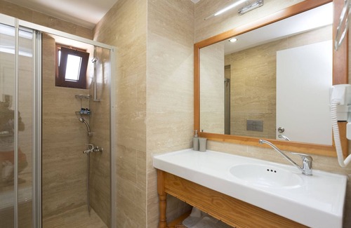 Akyaka Hotel | Top-Rated Ayka Otel with Pool and Family-Friendly Amenities