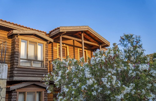 Palamutbuku Ski Chalet | Exceptional Aylin Ahşap Evler with Ocean Views