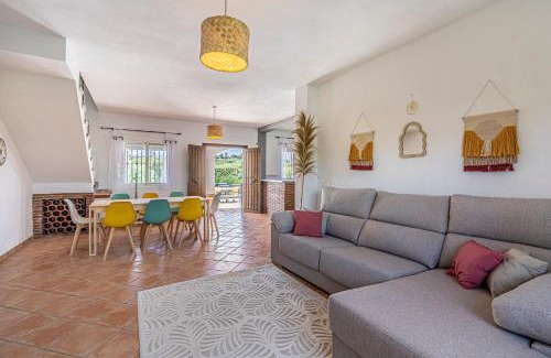 Alhaurin el Grande Villa | Discover Ayma Villa Los Naranjos with Oceanfront Views