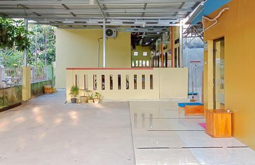 Singaraja Hotel | Budget-Friendly Stay at OYO 93741 Ayna Kost Syariah