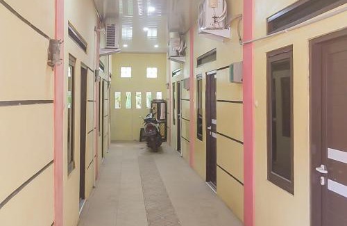 Singaraja Hotel | Budget-Friendly Stay at OYO 93741 Ayna Kost Syariah